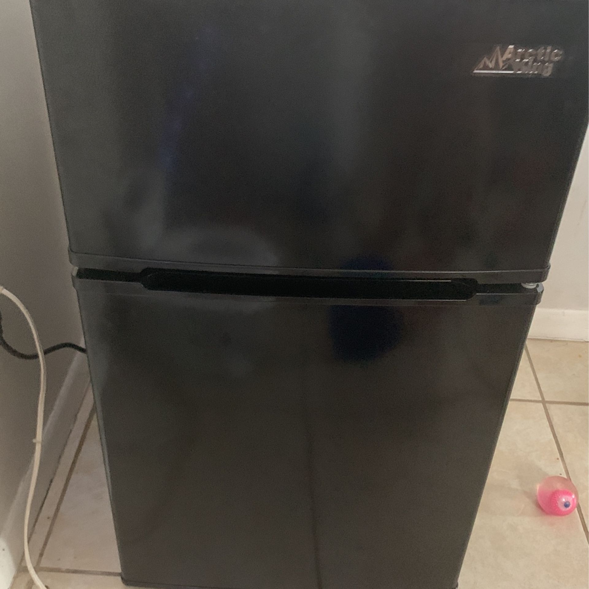 Mini Fridge With Freezer 