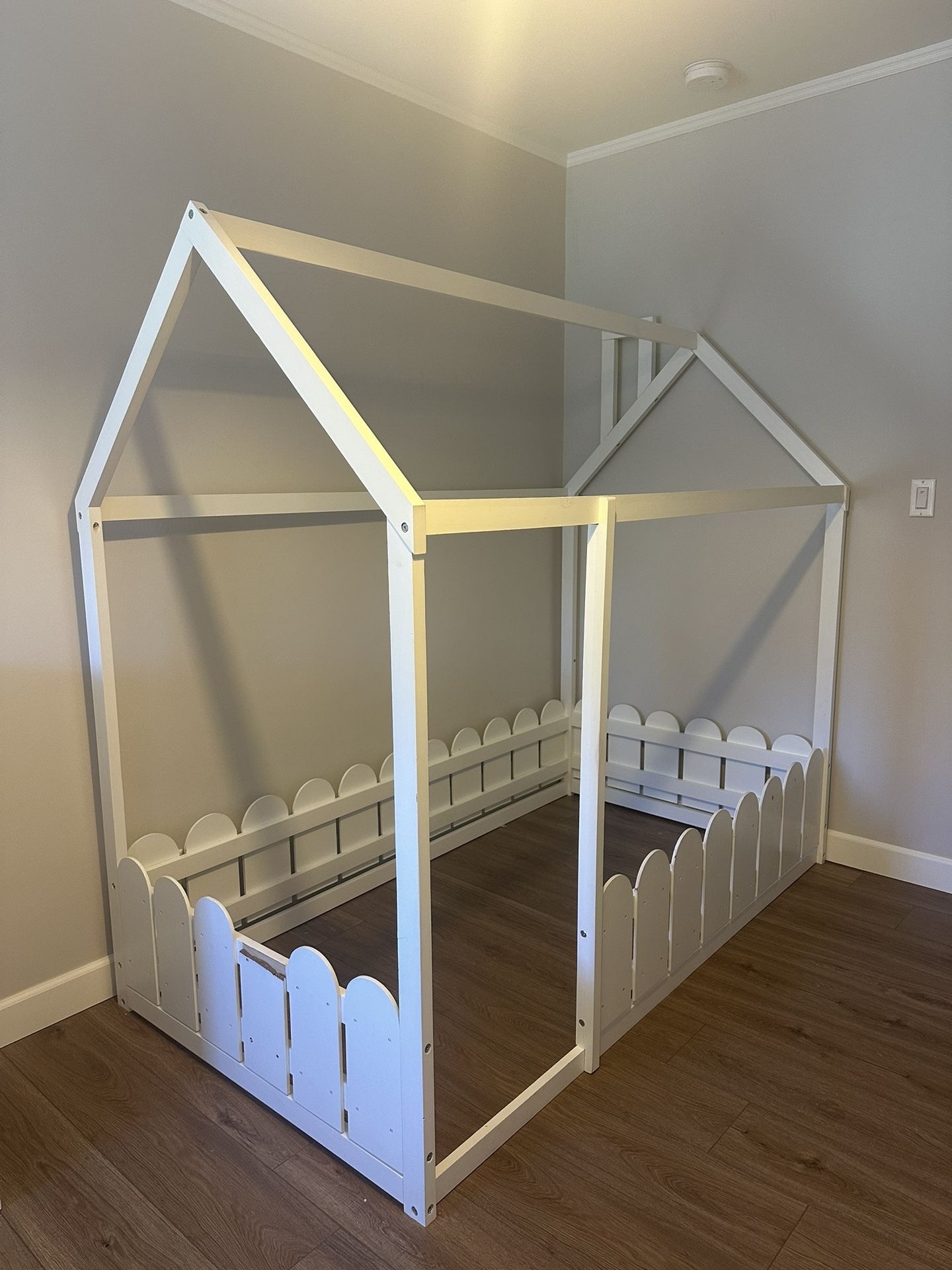 House Bedee Twin Bed Frame with Roof and Fence