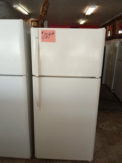 Kenmore Refrigerator ex large excellent . Warranty . Delivery available . 2203 Fowler st. Ft. Myers 33901