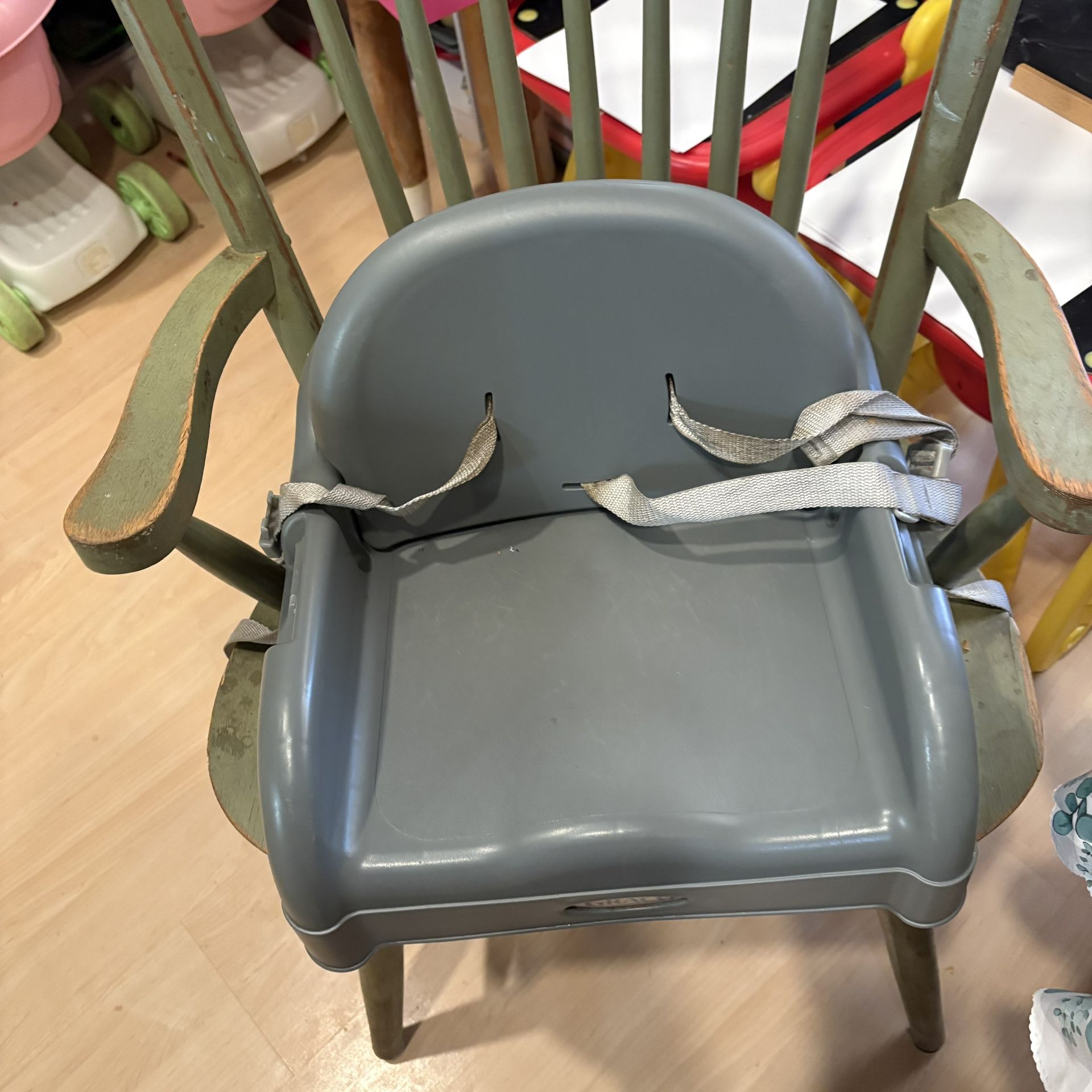 2 Matching Graco Blossom Eating Booster Seats 