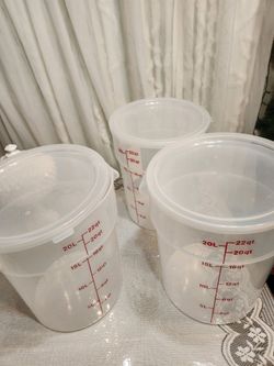 22 qt Round Translucent Food Container (x3)