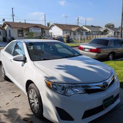 2014 Toyota Camry LE - White - 100k Miles - Clean Title