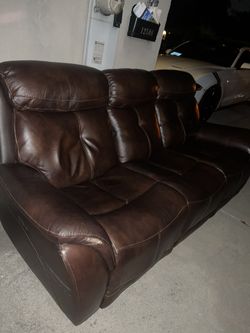 3 SEATER COUCH