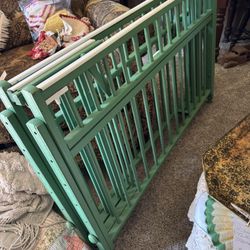 Vintage Port A Crib $60