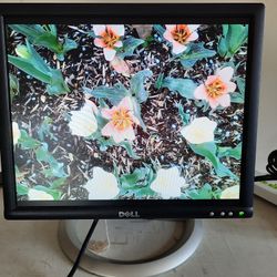 Monitor - DELL 17" HD LCD