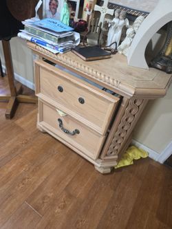 Mueble madera sólida