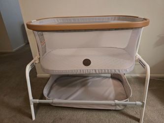 Maxi-Cosi Lora Bedside Bassinet