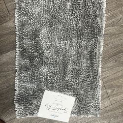 POSH HOME SPAGHETTI RUG BRAND NEW