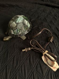 Tiffany-style turtle lamp
