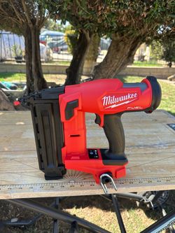 Milwaukee FUEL Cordless Brad Nailer Tool Only