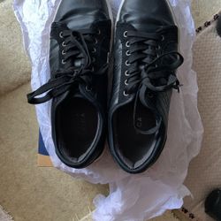 Men’s Shoes, Size 8, Perry Ellis. America. 