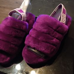 UGG SLIDES W/FLUFF YEAH SLIDES SIZE 8