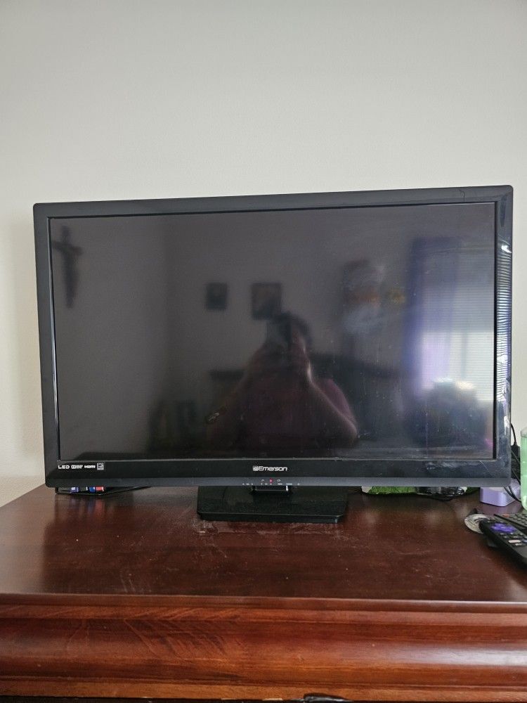 Emerson 32 inch TV