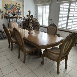 Dining table and Glass shelf  Bonito Comedor Y Vitrina