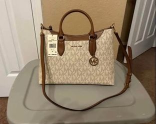 Michael Kors Purse(Brand New)!!