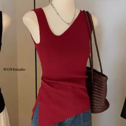 Irregular slanting neckline, slit opening, knitted halter-necked tank top for women, summer innerwear, design that fits well and makes the figure look