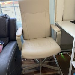 Desk chair 