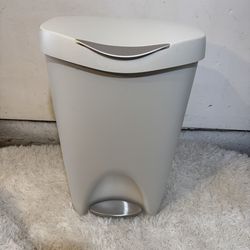 Kitchen trash can