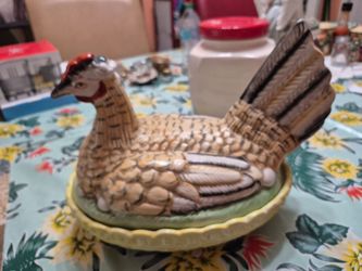 Nice Used Three Piece kitchen chicken set.