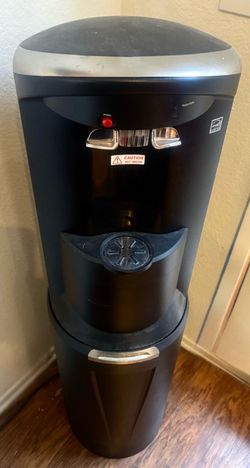 Hot cold water dispenser