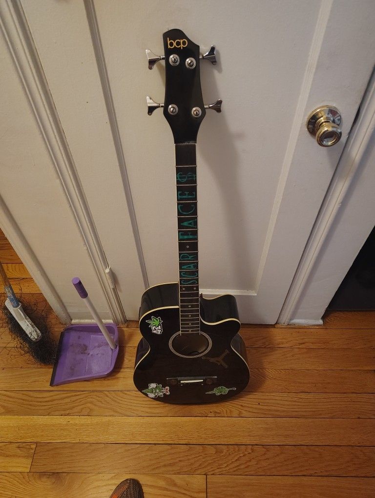 It Has No Strings