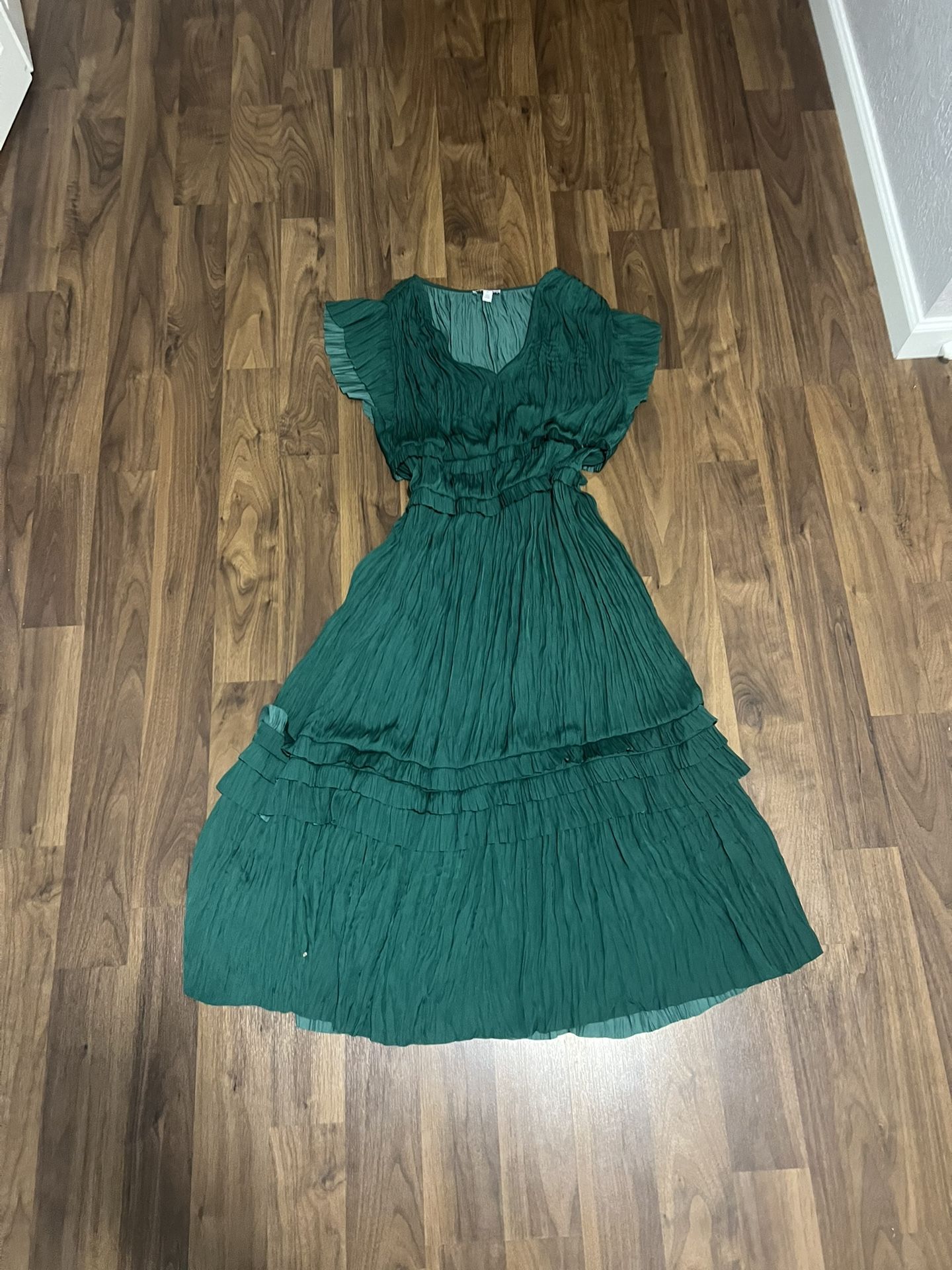 green emerald velvet dress Araceli Dress - White/Green