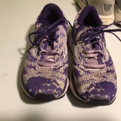 Ladies brooks sneakers