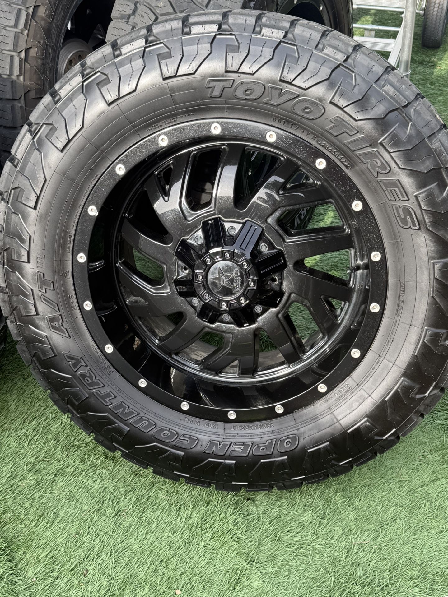 5. 20 Inch Jeep Wheels And Tires 80% Tread 35/13.50 Toyo Open Country