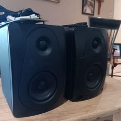 STERLING MX3 SPEAKER WITH CABLES AUX IN AND RCA IN. MINI PARLANTE QUE SUENAN DURISIMOS. CASI NUEVO