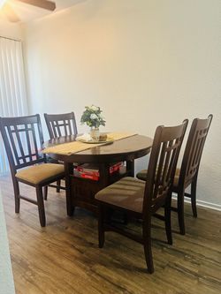 Dining table & chairs