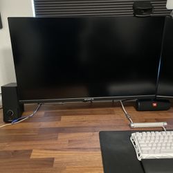 Gaming Monitors Gigabyte M32Q w/ Arms