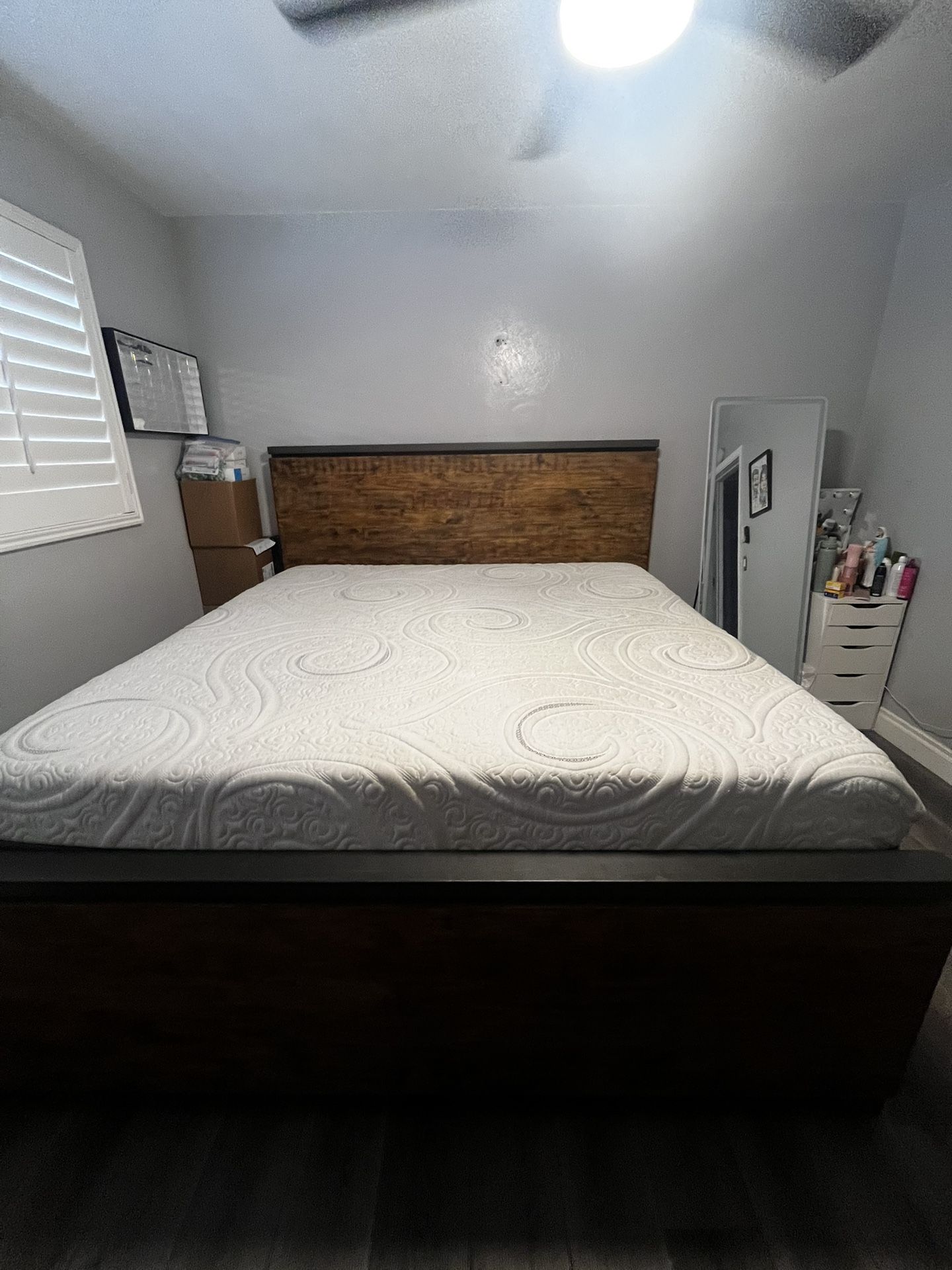 Cali King bed