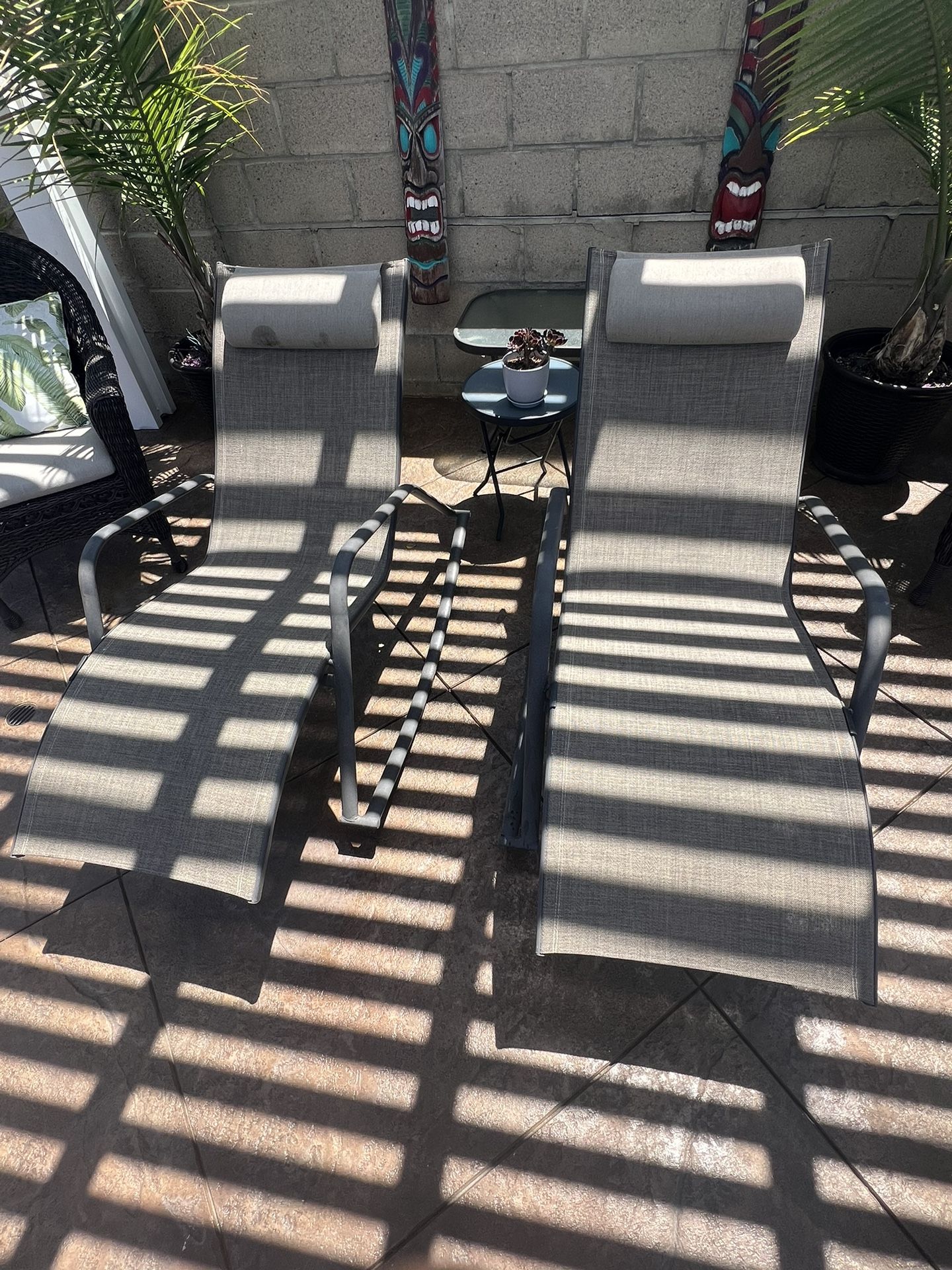 2 Rocking Lounge Chairs