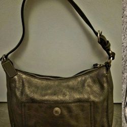 🔥GORGEOUS...NEW! .NEVER USED METALLIC  SHIMMERING GOLD LEATHER, AUTHENTIC COACH PURSE!🔥 $30!TODAY ONLY🔥 🤶🎅🔥🔥
