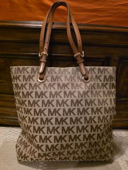 Michael Kors Women’s Beige Signature Logo Shoulder Bag Tote Handbag (C1)