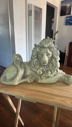 Lion staue