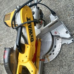 DeWalt DW718 12 Inch Miter Saw