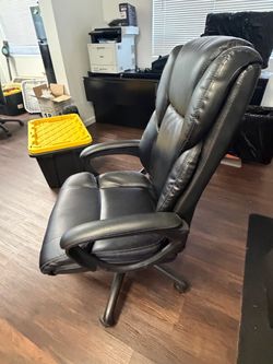 Office executive chairs (4 available)