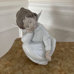 Lladro “Sitting Angel”