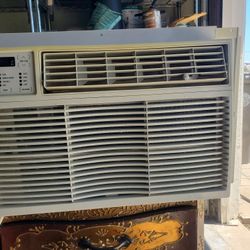 8000 BTU AIR CONDITIONER