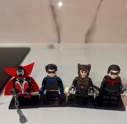 Lego minifigures lots of characters!