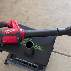 Milwaukee M12 Blower