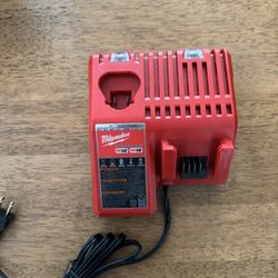 MILWAUKEE M18/M12 DUAL BATTERY CHARGER. NEW