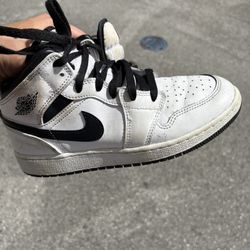 Nike Air Jordan 1 Mid Size 5.5 Women’s | Used | No Box | Authentic Sneakers 