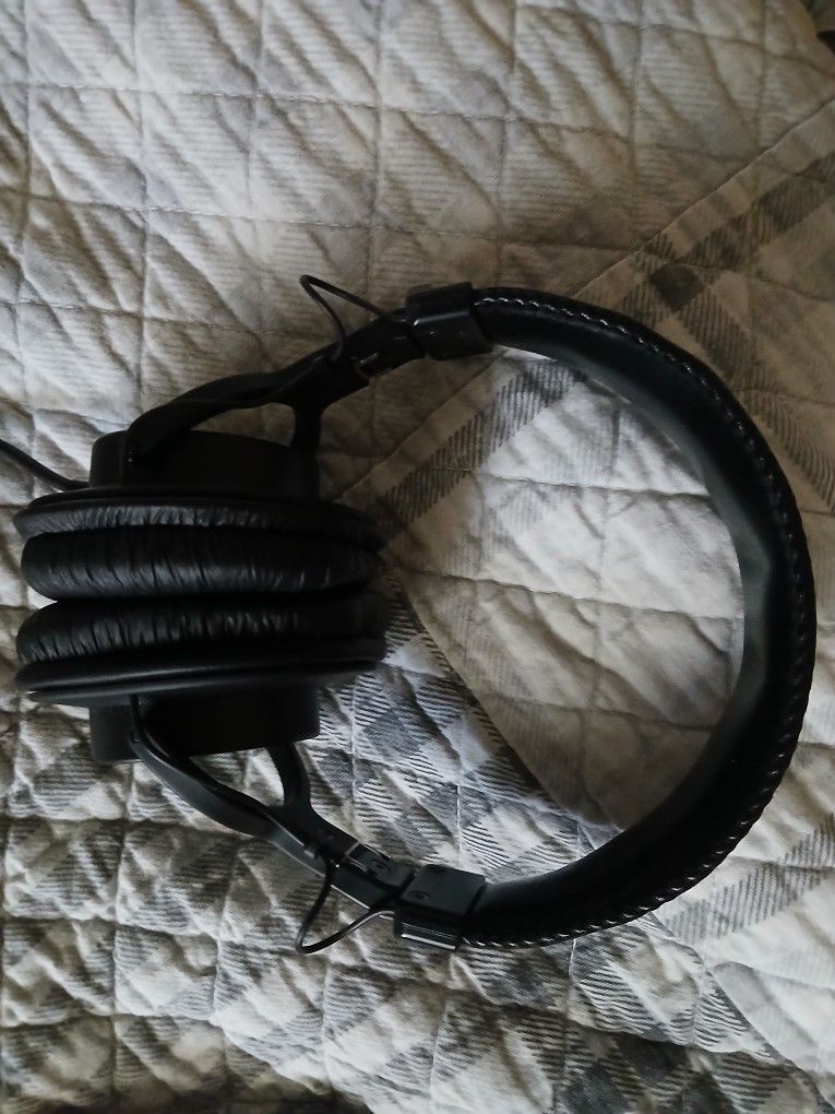Sony MDR7506 Professional Large Diaphragm Headphone