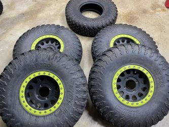 35” System 3 RT320 Tires On Method 401 Wheels