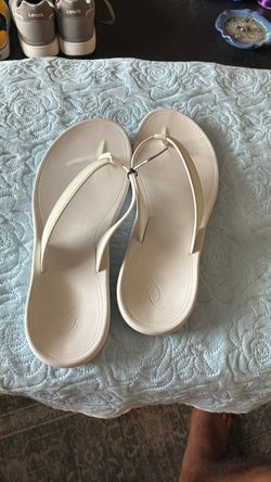 OluKai White Flip Flop Sandals