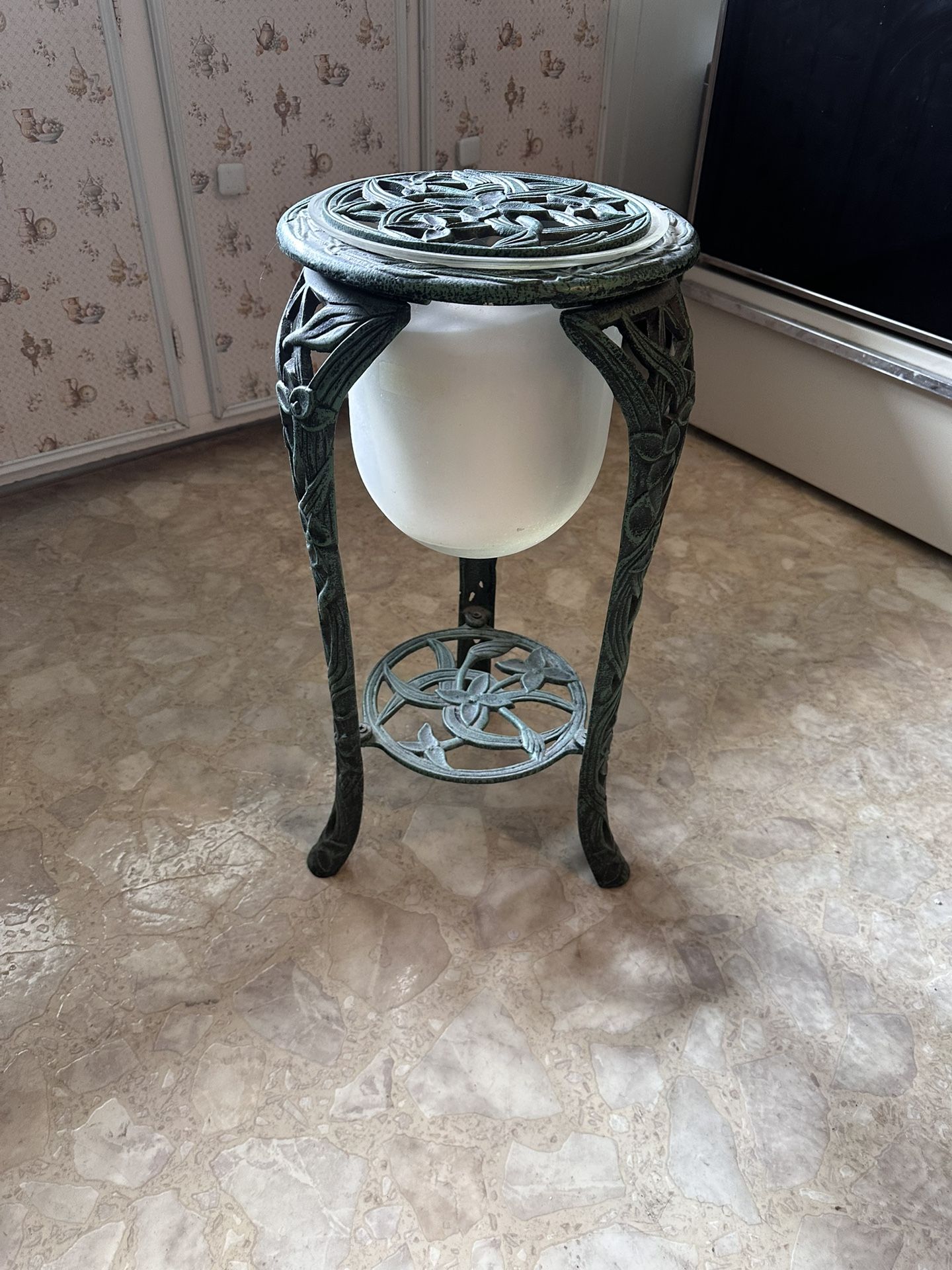 Vintage 2 Tier Cast Iron Floral Plant Stand Pedestal 25" Removable Trivet Plate
