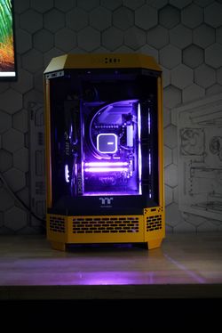 FOX 19 -  1 YAER WARRANTY + $0 DOWN PAYMENT ,  FOX CUSTOM GAMING PC | RIG | DESKTOP | AMD 7-9800X3D | NVIDIA RTX 5070 | 32 GB DDR5 RAM | 1 TB SSD.