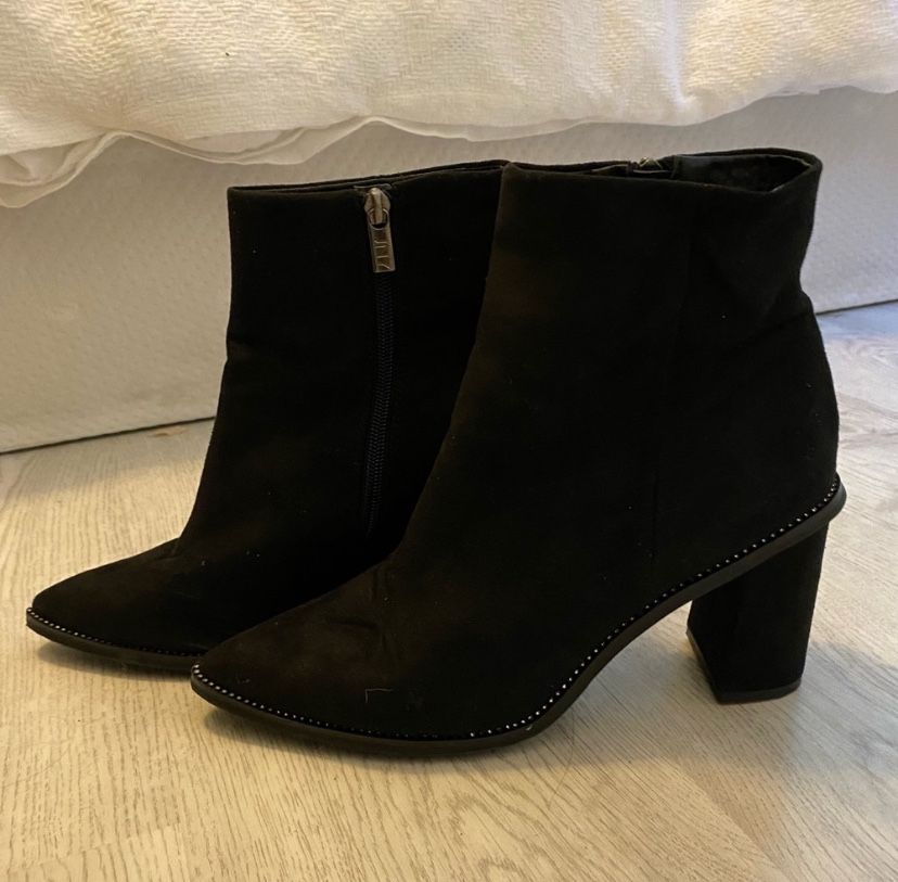 Black pointed toe booties